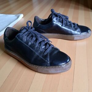 G. Brown (8.5) Men's The Court Sneaker in Leather Navy Blue